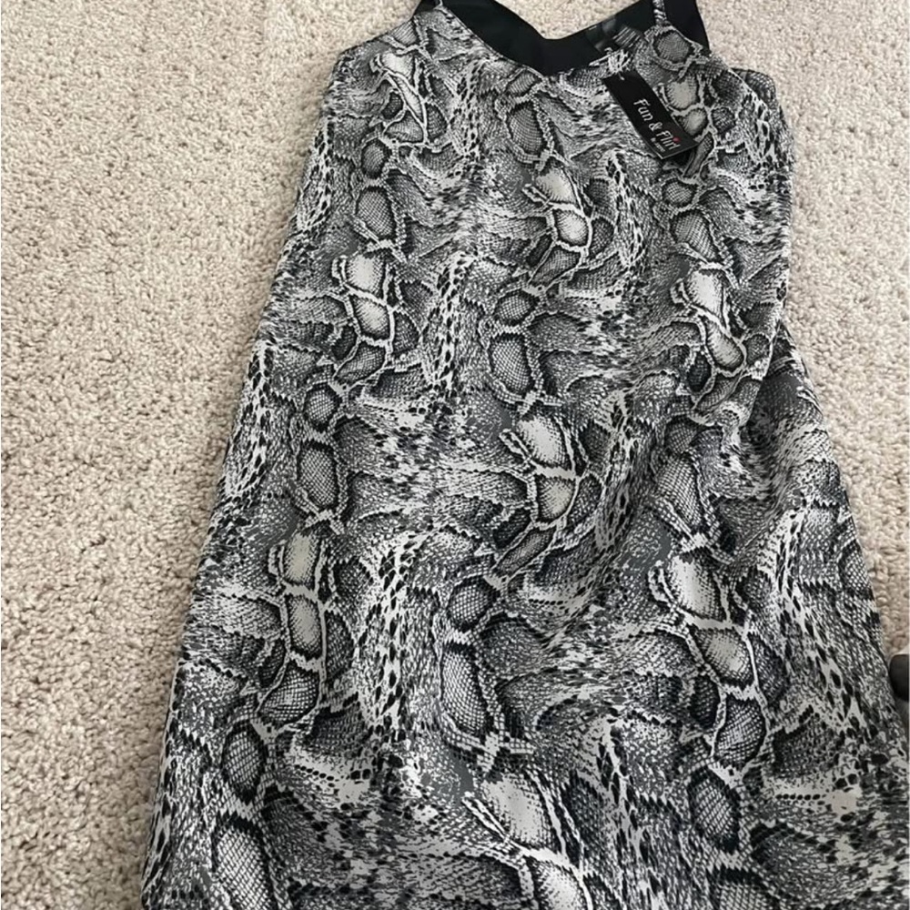 Fun & Flirt Snakeskin Reptile Mat in Black and White